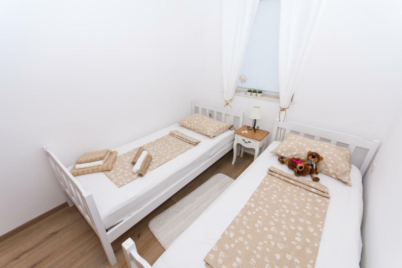 Lavanda Kastela Bagian luar foto