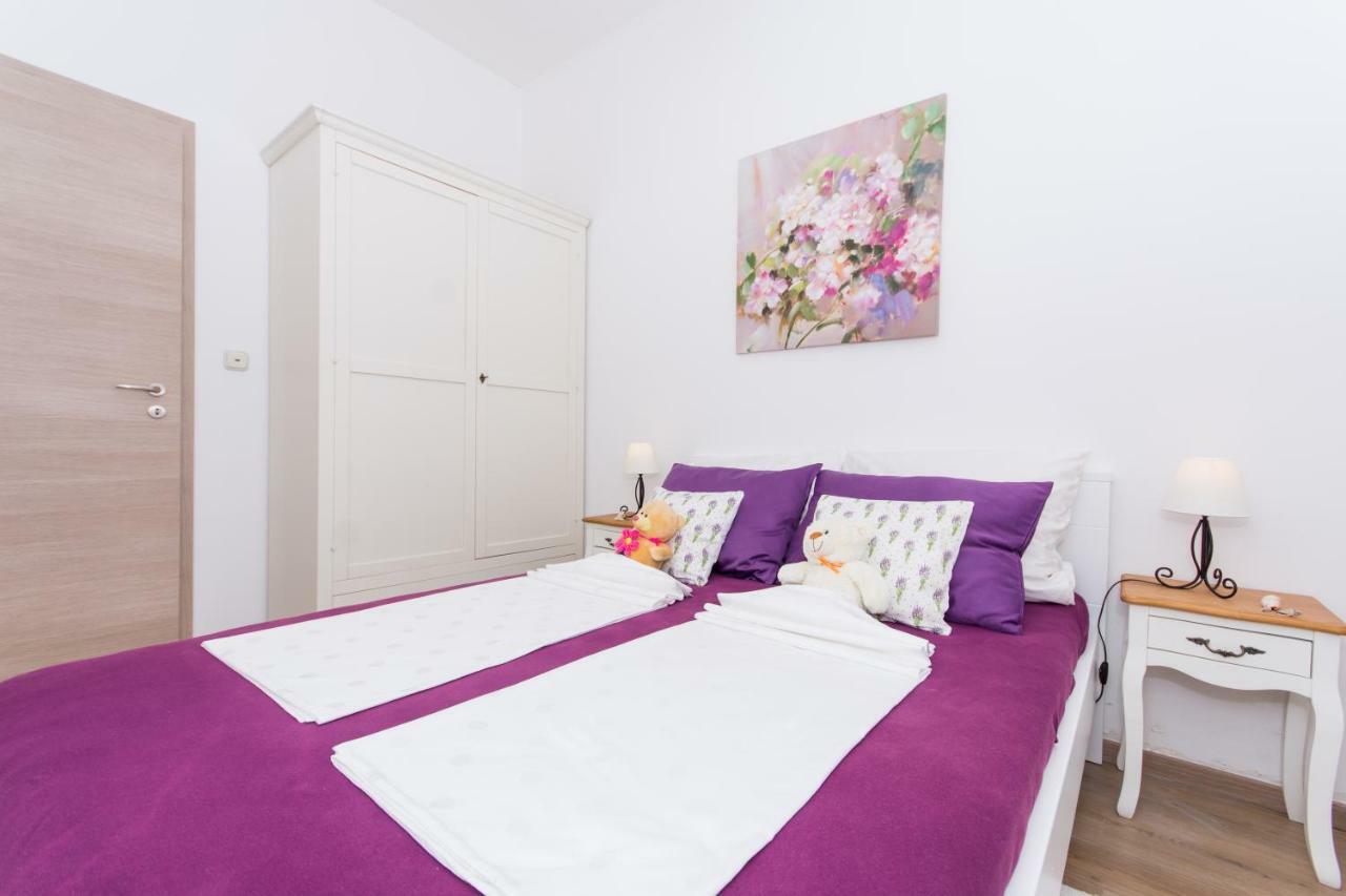 Lavanda Kastela Bagian luar foto