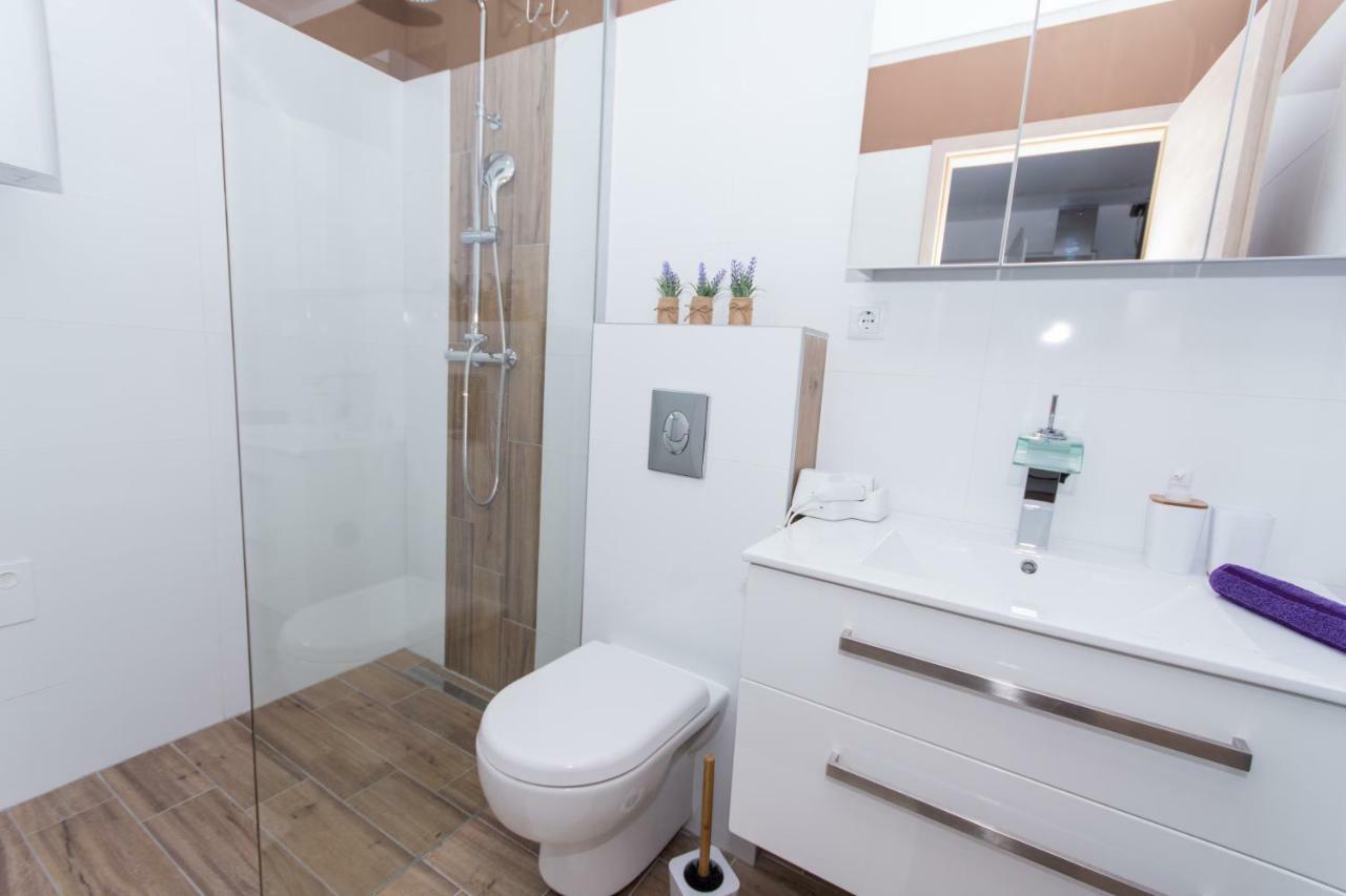 Lavanda Kastela Bagian luar foto
